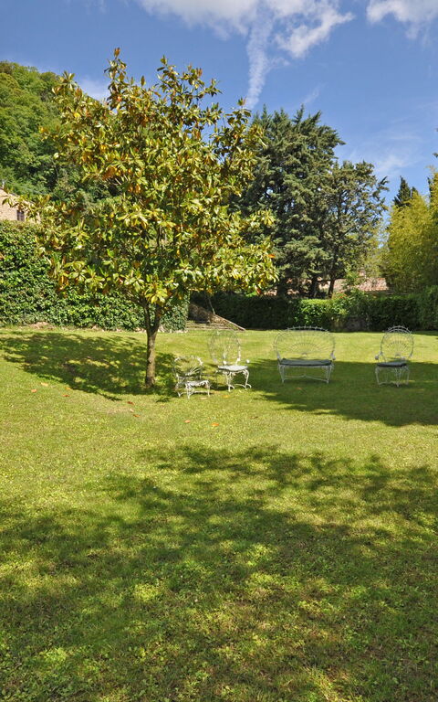 Civetta: Esterni, Giardino