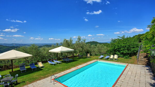 Panzalla: Giardino, Piscina