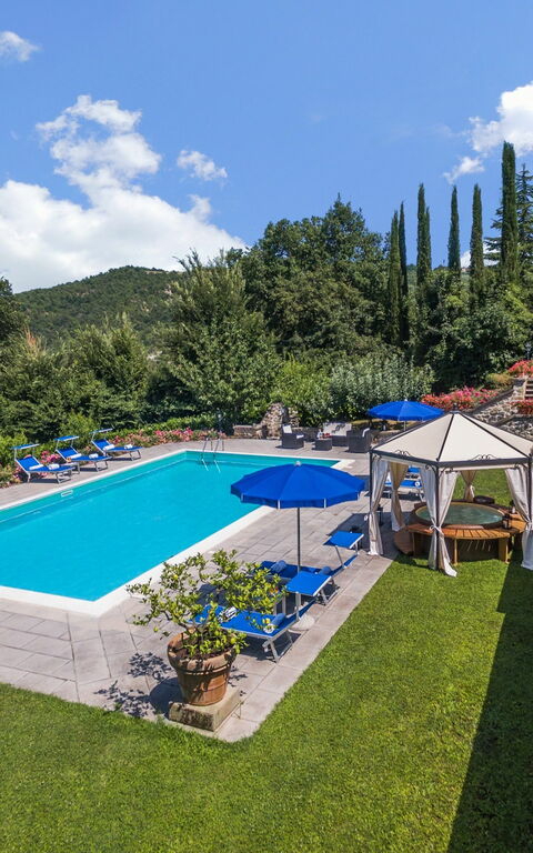 Palazzo Rosadi: Giardino, Piscina