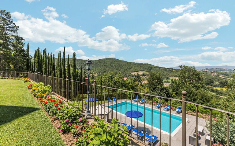 Palazzo Rosadi: Giardino, Piscina