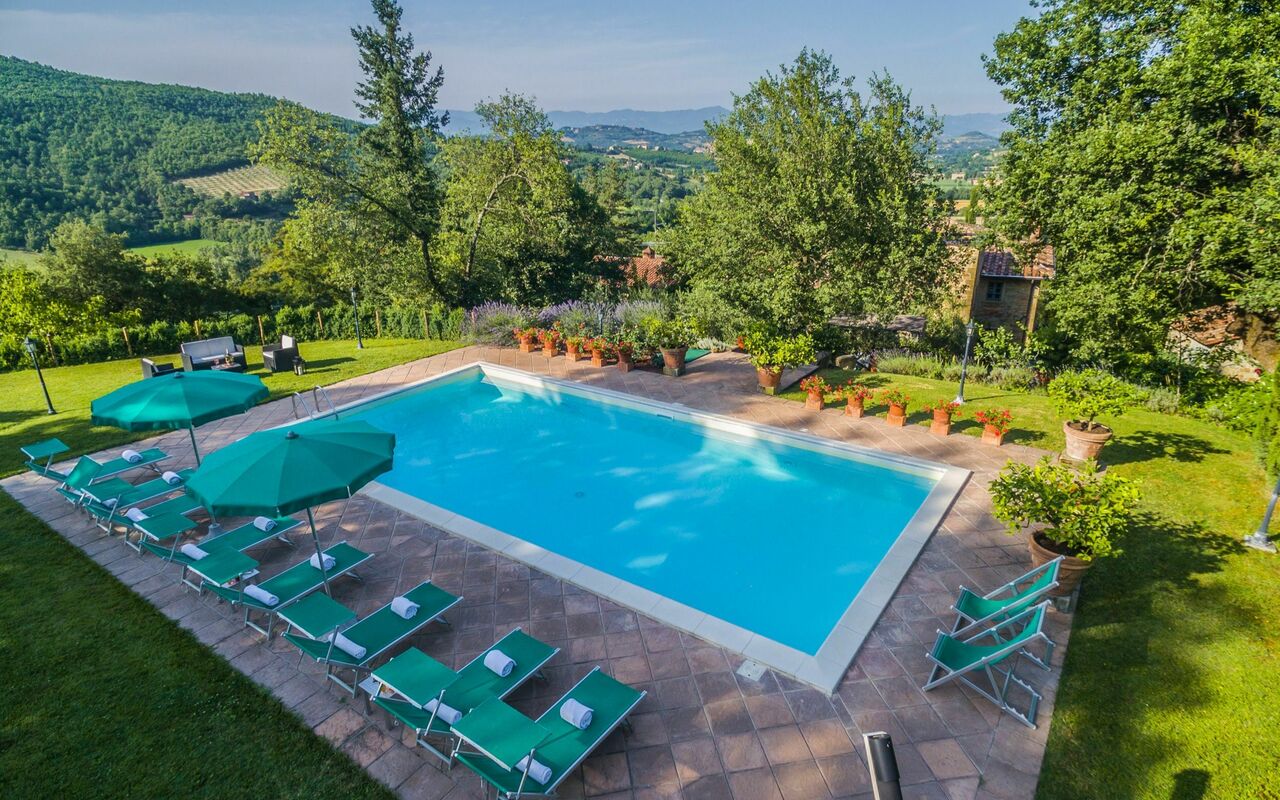 Torre Del Cielo: Giardino, Piscina