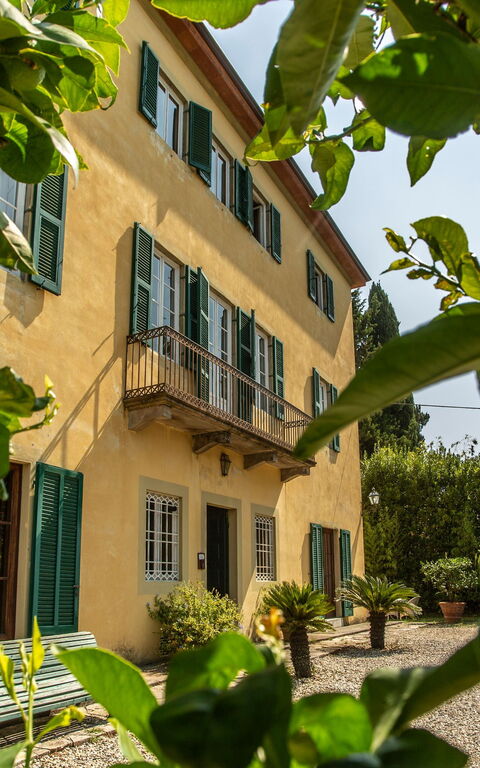 Villa Pedone: all'aperto, Esterni