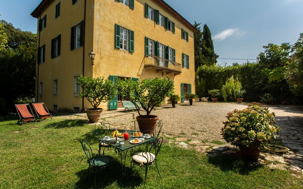Villa Pedone: all'aperto, Esterni, Giardino
