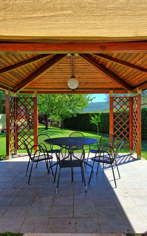 Cerretalta: all'aperto, Giardino