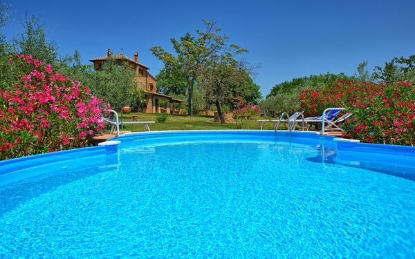 Villa Corolle: Piscina