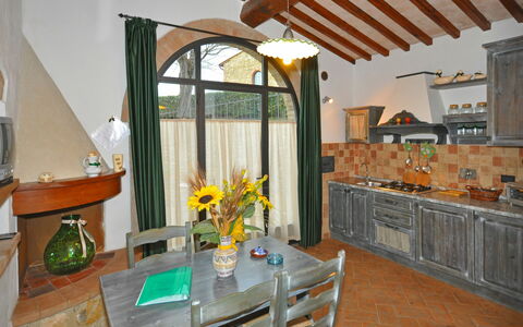 Alloggio Olivo: Cucina, Sala da pranzo, Soggiorno