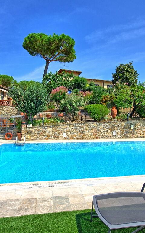 Poggiluglio: Piscina