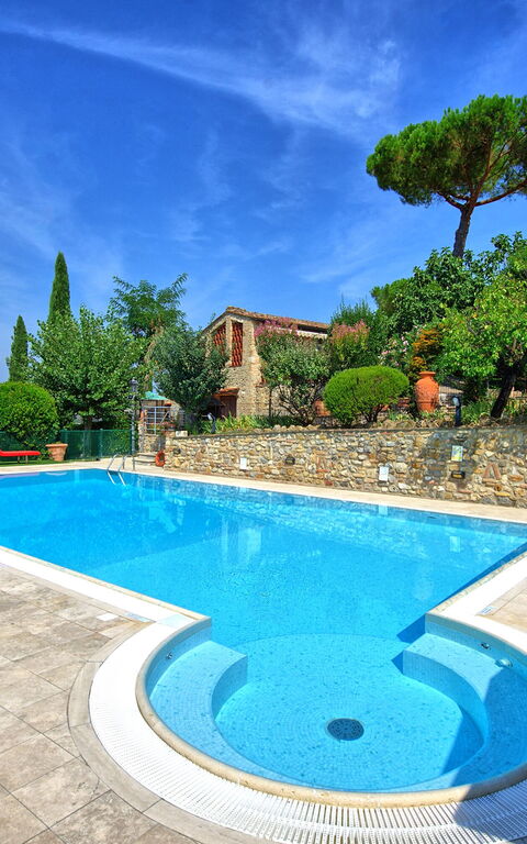 Poggiluglio: Piscina