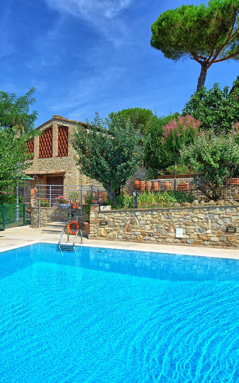 Poggiluglio: Piscina