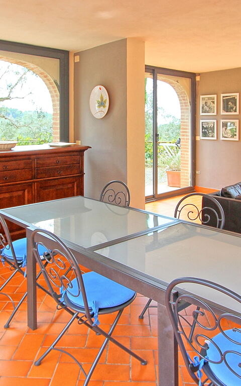 Guardistallo: Sala da pranzo, Soggiorno