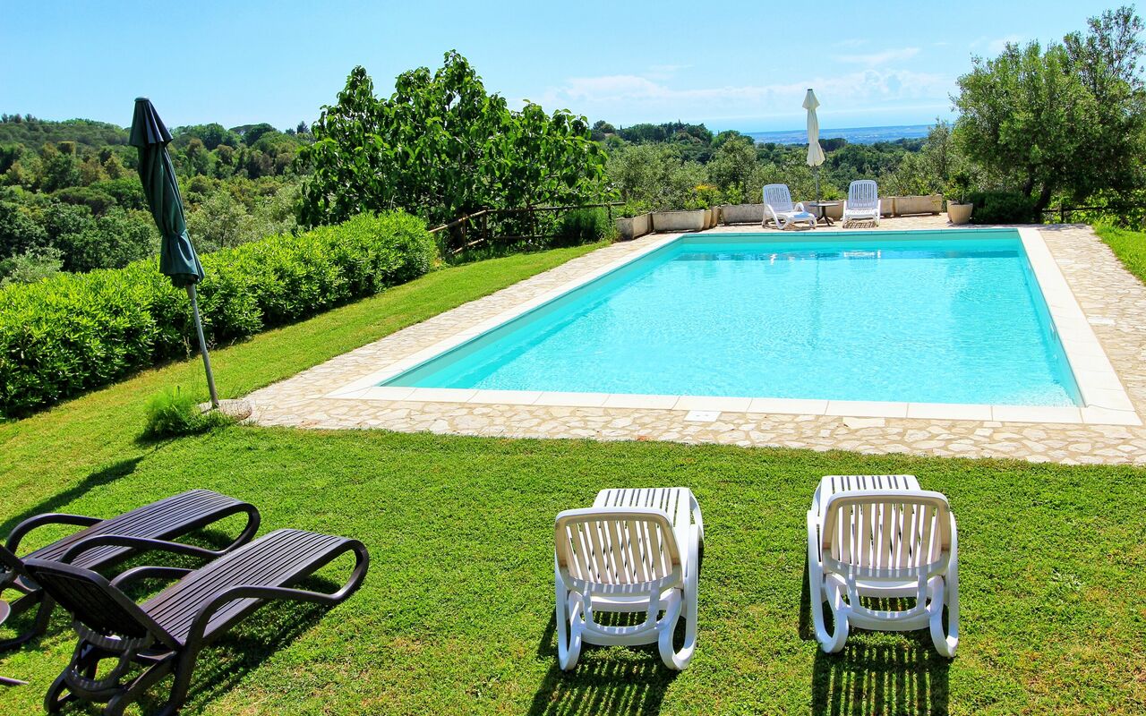 Guardistallo: Giardino, Piscina