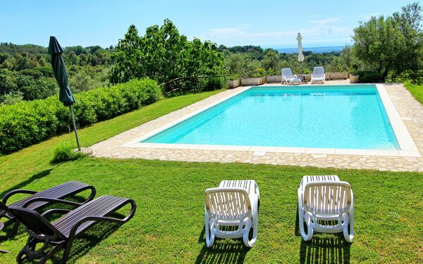 Guardistallo: Giardino, Piscina