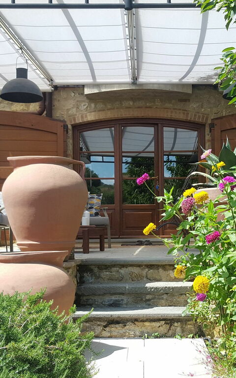 Villa Nova: all'aperto, Esterni