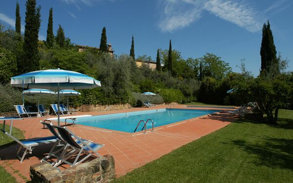 La Valle: Giardino, Piscina