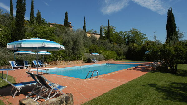 La Valle: Giardino, Piscina