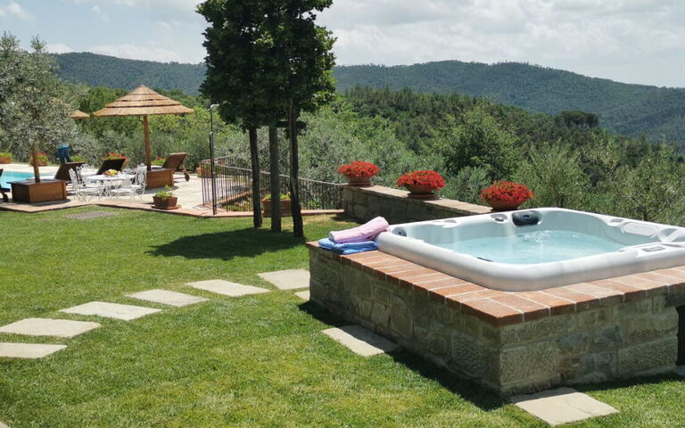 Villa Noceta: Giardino, Piscina