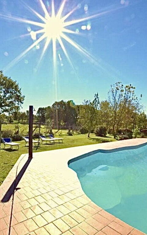 Funghi 2: all'aperto, Esterni, Giardino, Piscina