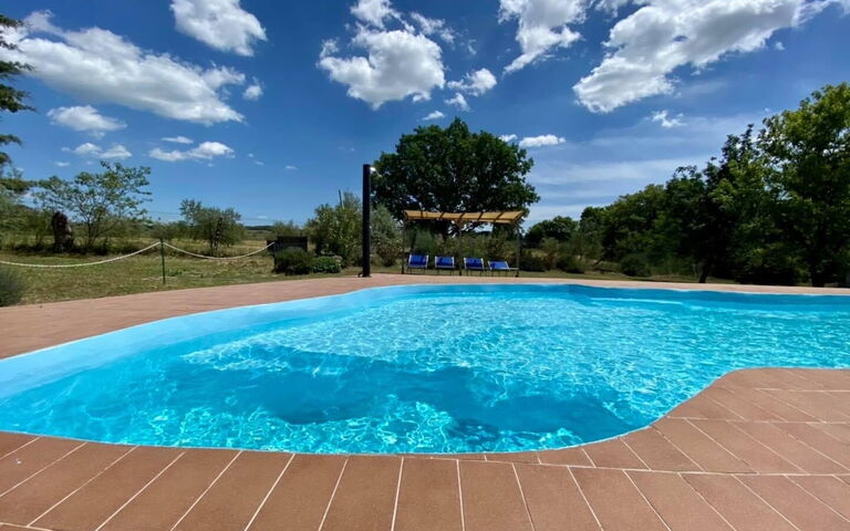 Funghi 2: all'aperto, Esterni, Giardino, Piscina