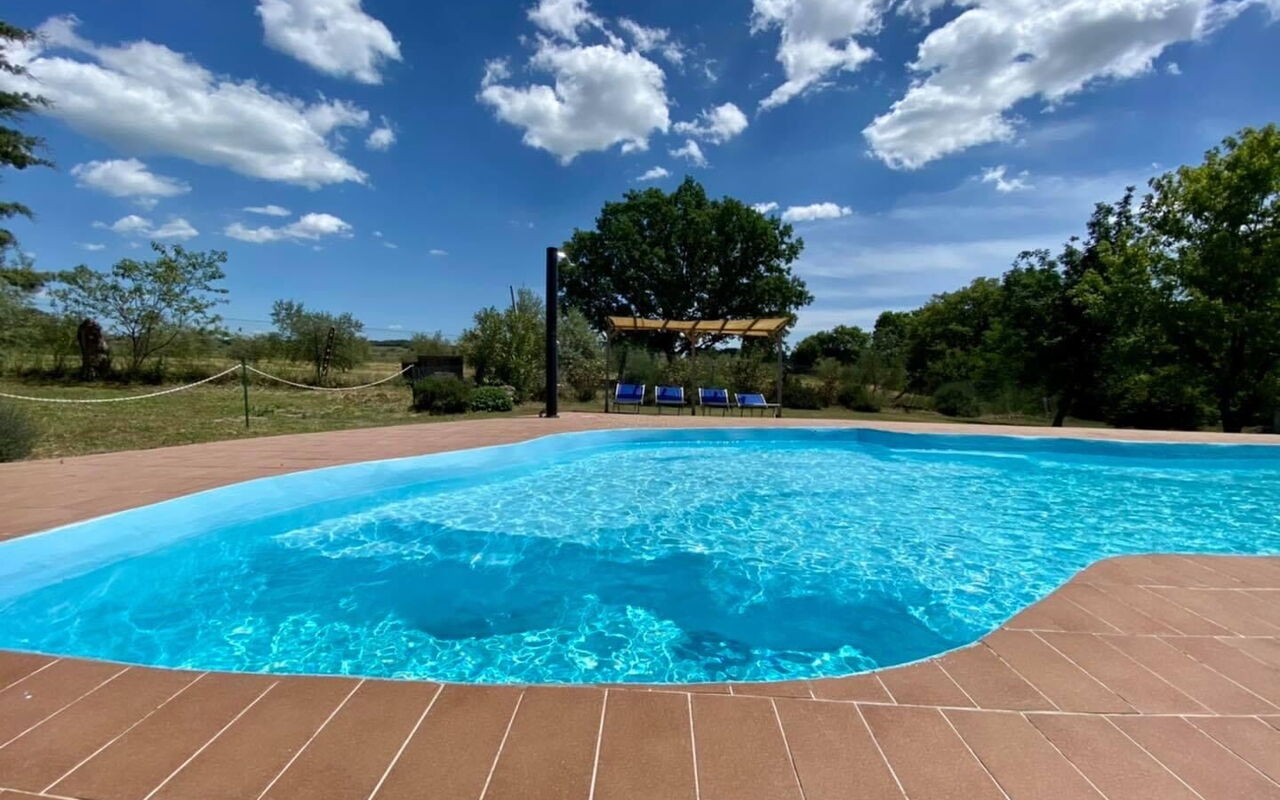 Funghi 2: all'aperto, Esterni, Giardino, Piscina