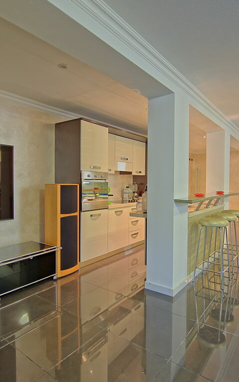 Villa Raffaela: Cucina, Soggiorno