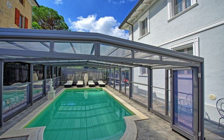 Villa Raffaela: all'aperto, Piscina