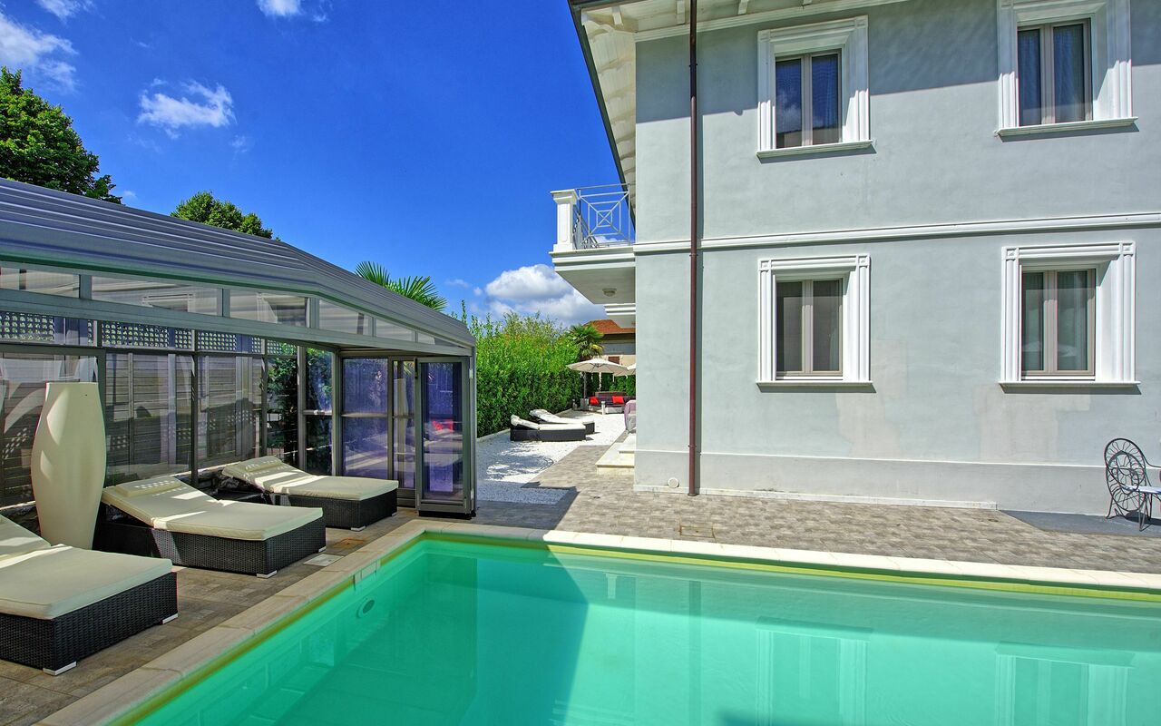 Villa Raffaela: all'aperto, Piscina