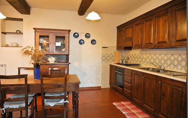 Alloggio Rufeno: Cucina, Sala da pranzo, Soggiorno