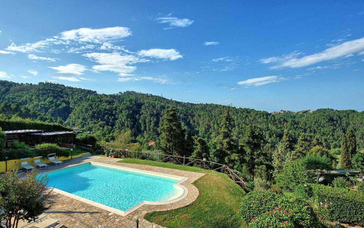 Il Gualdo: Piscina, Vista Panoramica