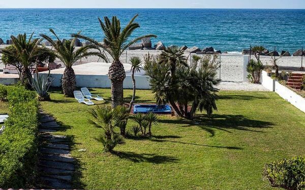 Cala Marina: Giardino