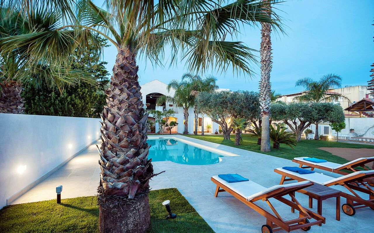 Casa Marsala: Giardino, Piscina