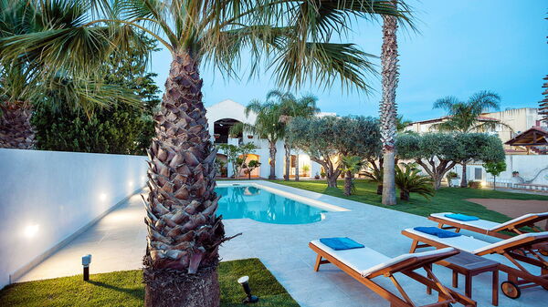 Casa Marsala: Giardino, Piscina