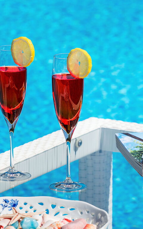 Afrodite: all'aperto, Piscina