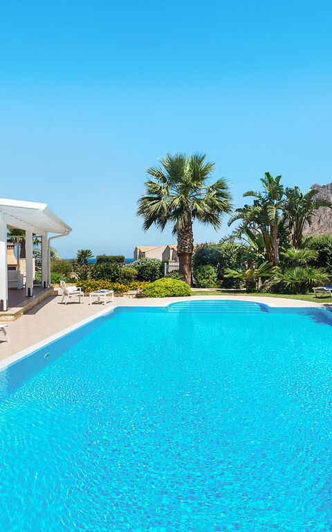 Afrodite: all'aperto, Estate, Piscina