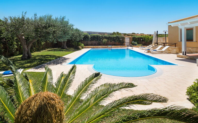 Afrodite: all'aperto, Estate, Giardino, Piscina