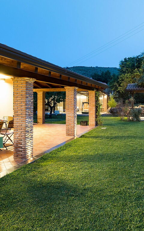 Viagrande: all'aperto