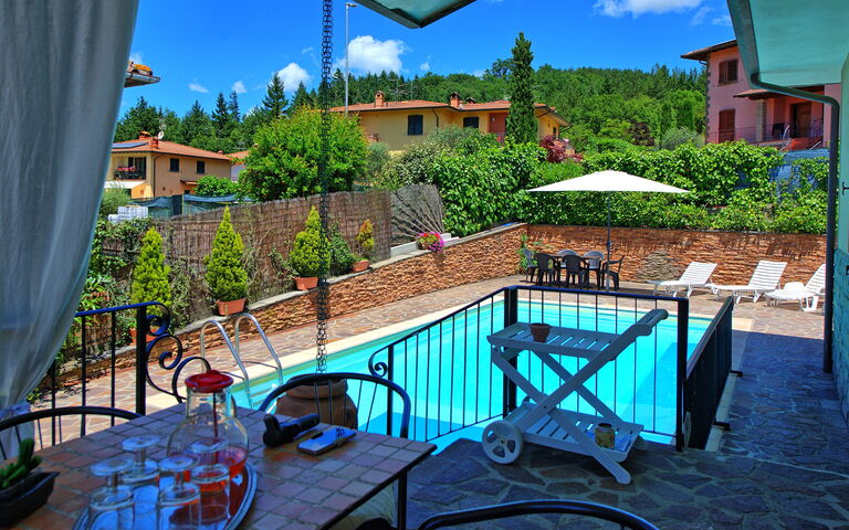 Villa Pratovecchio: all'aperto, Balcone / Terrazza / Patio, Piscina