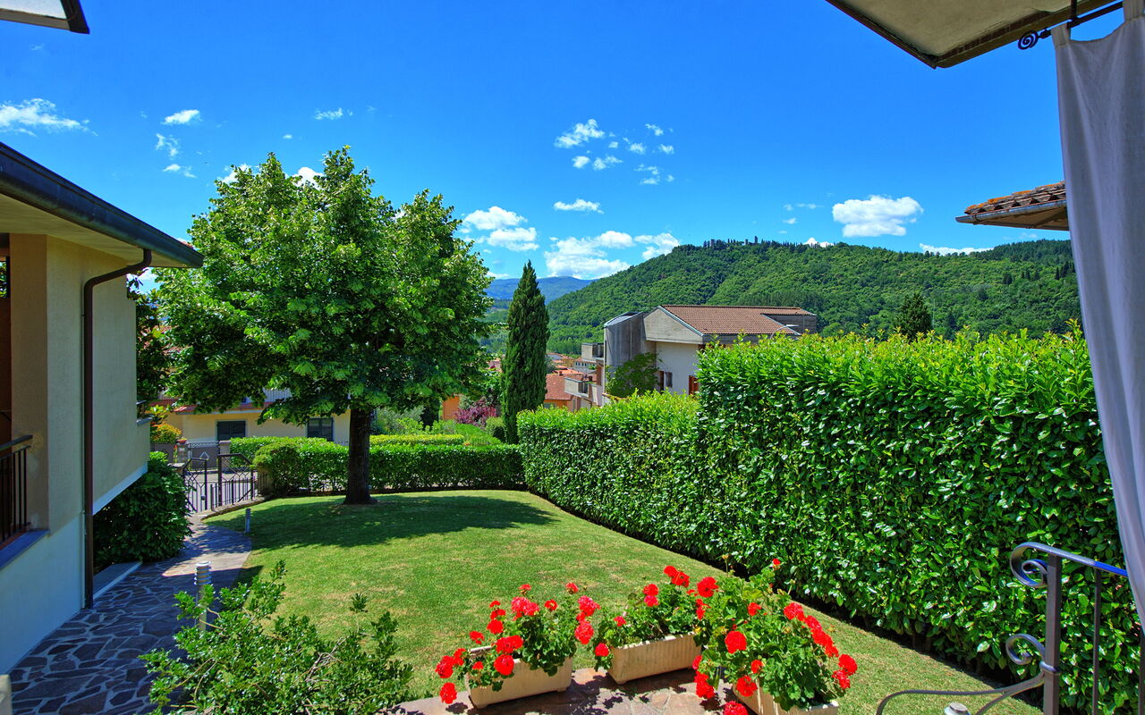 Villa Pratovecchio: all'aperto, Giardino, Vista Panoramica