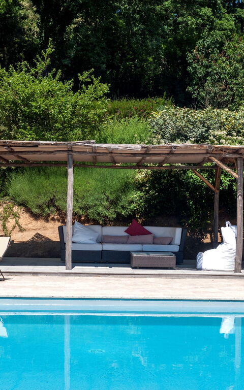 Casale Porano: Giardino, Piscina