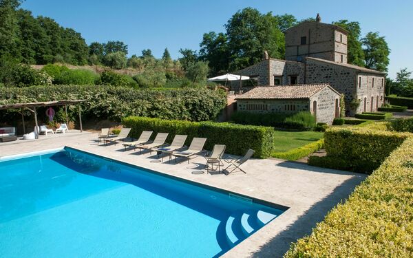 Casale Porano: Esterni, Giardino, Piscina