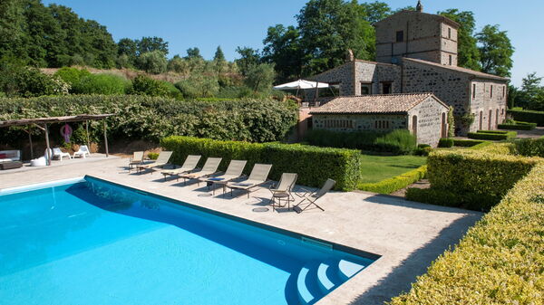 Casale Porano: Esterni, Giardino, Piscina