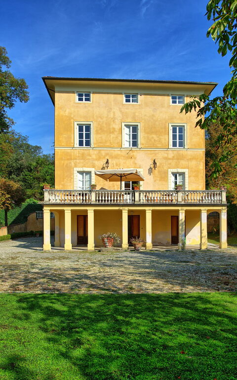 Villa Fiamma: all'aperto, Esterni