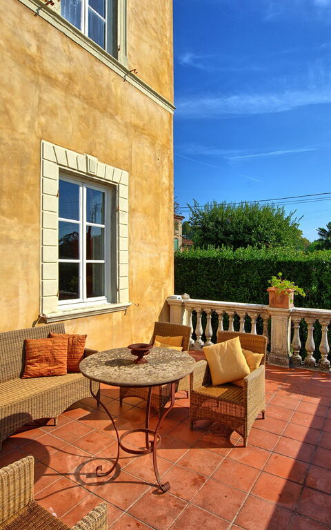 Villa Fiamma: all'aperto, Esterni