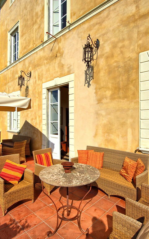 Villa Fiamma: all'aperto, Esterni