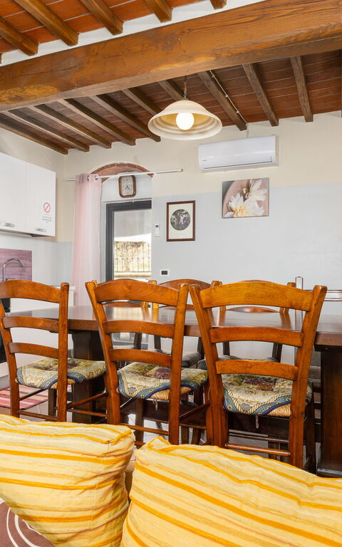 Villa Morandi: Cucina, Sala da pranzo, Soggiorno
