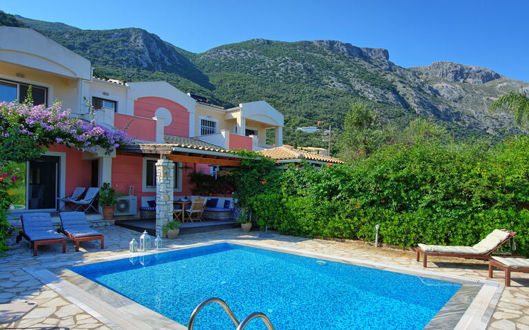 Beach Villa Blue: all'aperto, Esterni, Giardino, Piscina