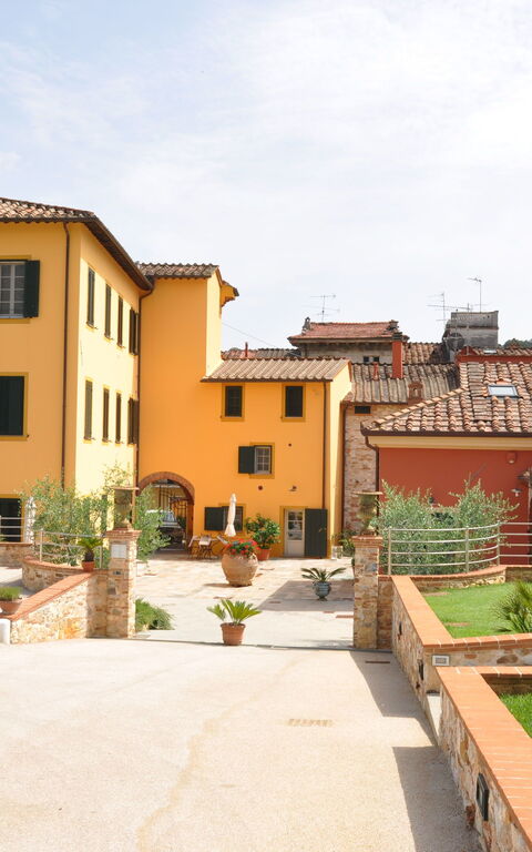 Flavia: all'aperto, Esterni, Giardino