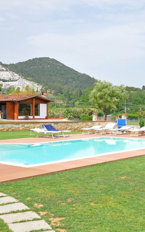 Flavia: Giardino, Piscina