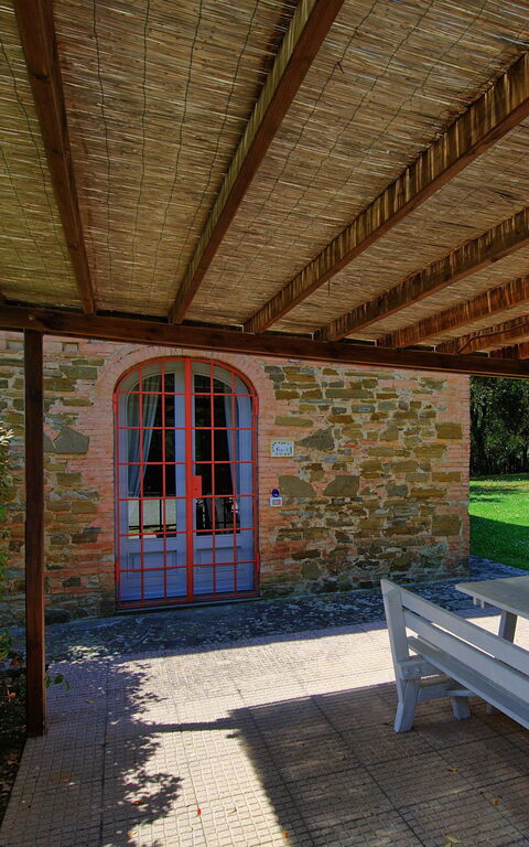 Montaione: Esterni, Giardino