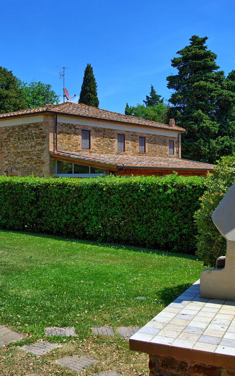 Montaione: Esterni, Giardino