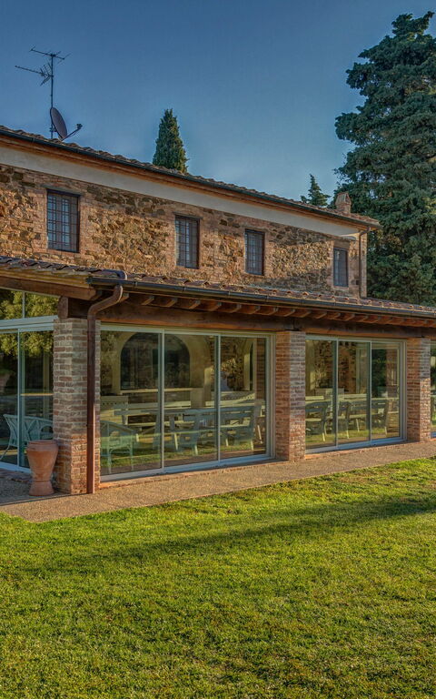 Montaione: Esterni, Giardino